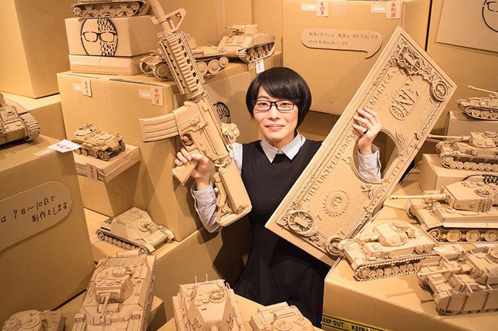 39 ARTISTA CONVERTE CAIXAS DE PAPELÃO DA AMAZON EM VERDADEIRAS ESCULTURAS