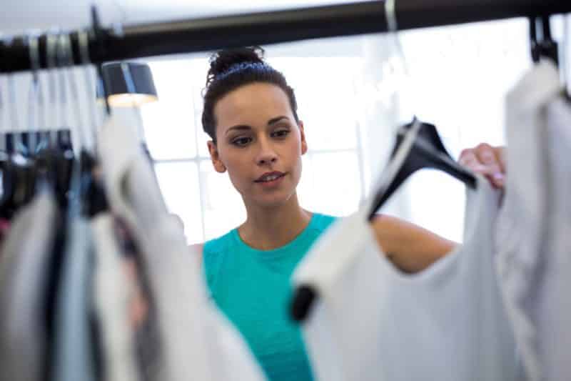 Existem muitas variáveis ​​a serem consideradas ao escolher o que vestir. Imagem: Adobe Stock